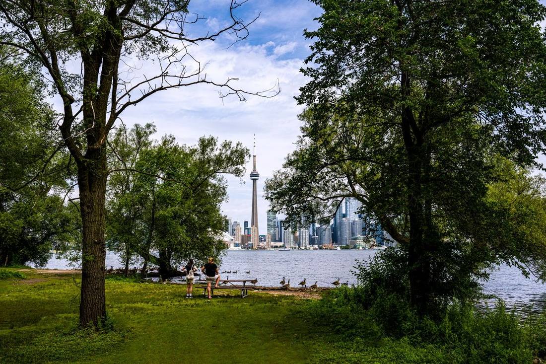 Billy Bishop airport limo guide: tunnel, ferry and the Eireann Quay pickup