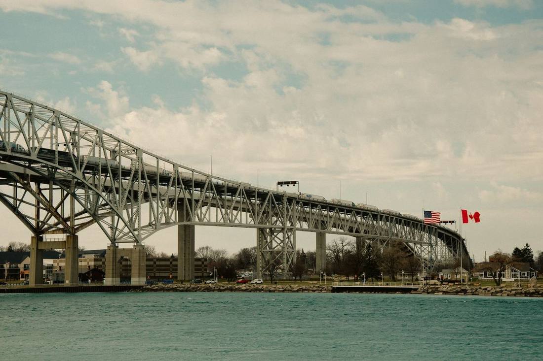 Buffalo airport to Toronto by limo: the cross-border run, step by step