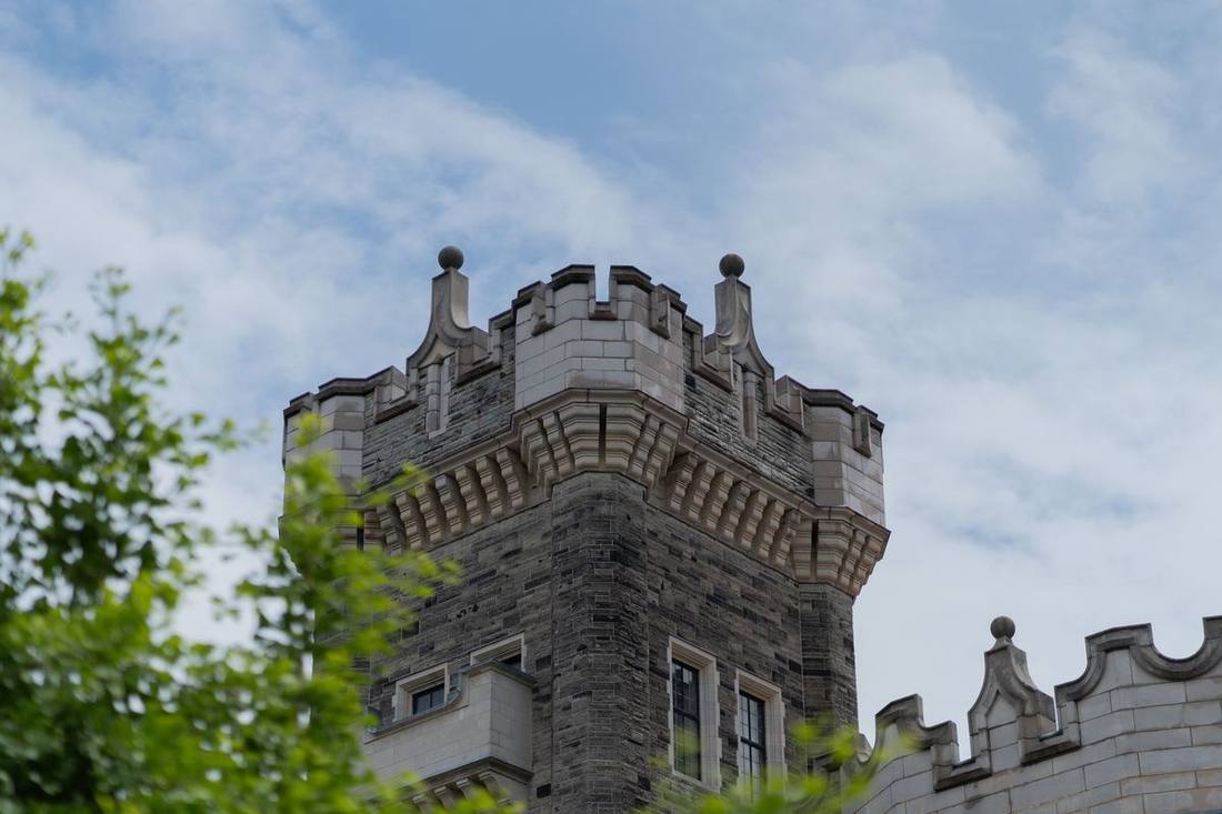 Casa Loma, Spadina House and the midtown landmarks by black car