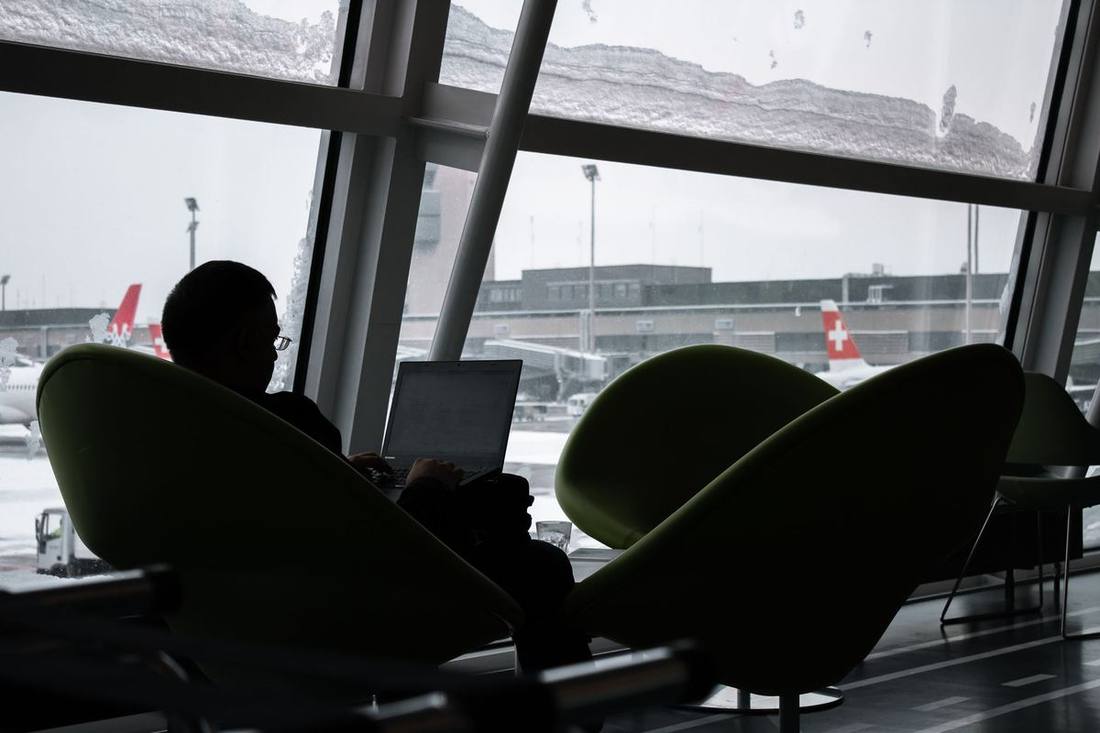 Consultants' Monday-out, Thursday-back: standing airport cars from Toronto