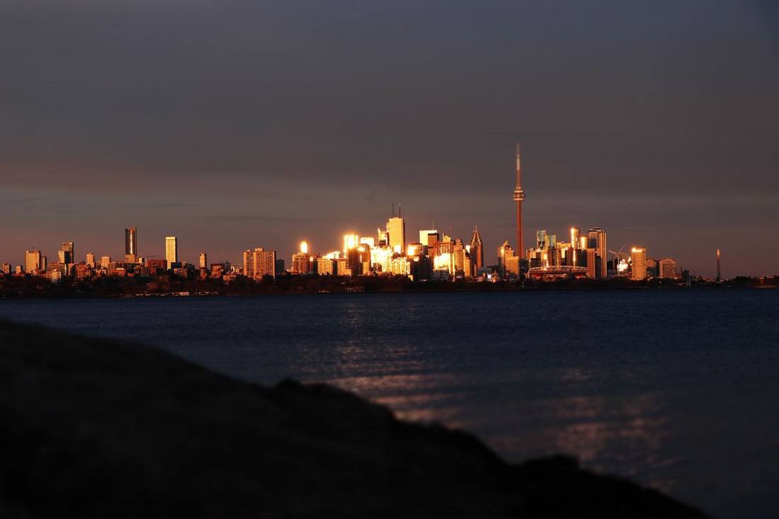 Etobicoke by black car: Humber Bay, Islington and 15 minutes to Pearson