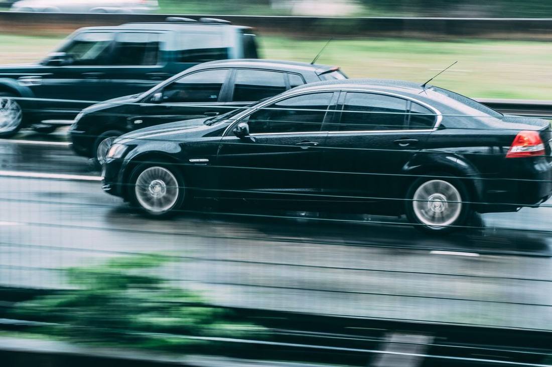 Executive sedan or luxury SUV in Toronto: which black car for which trip