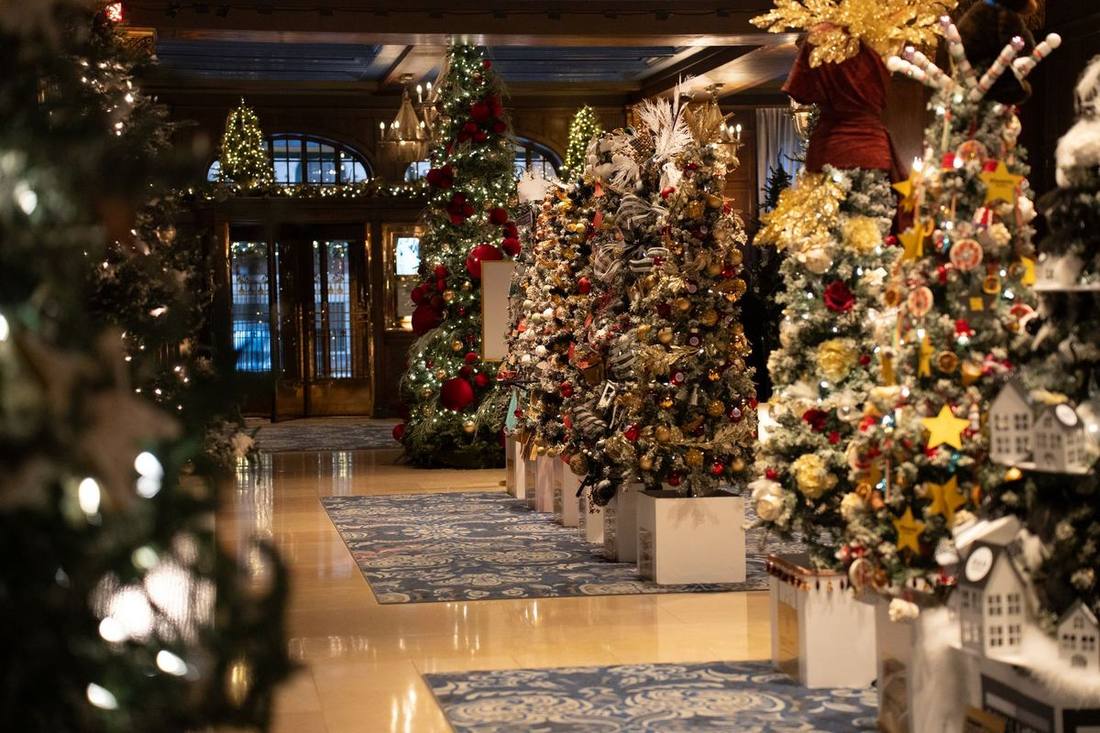 Four Seasons Toronto: Yorkville Avenue arrivals and the Bay Street exit