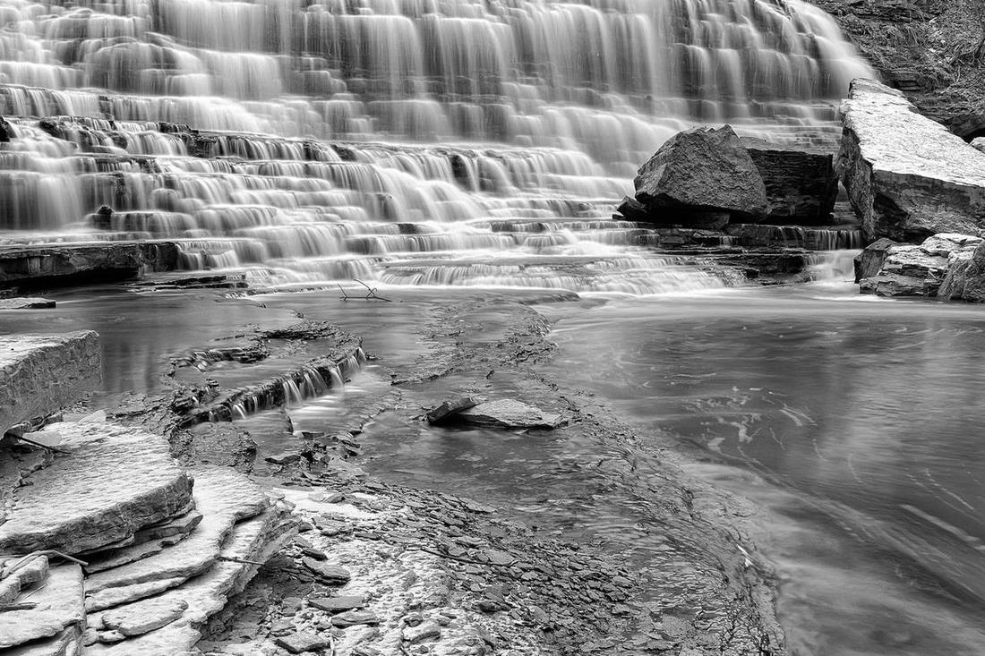 Hamilton, Dundas and the waterfalls: a day trip from Toronto by black car
