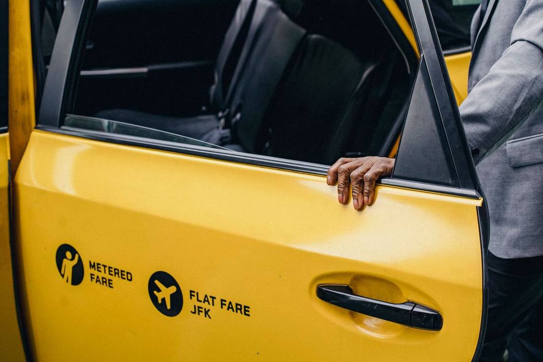 Airport meet and greet in Toronto: what you get, what it costs and who needs it