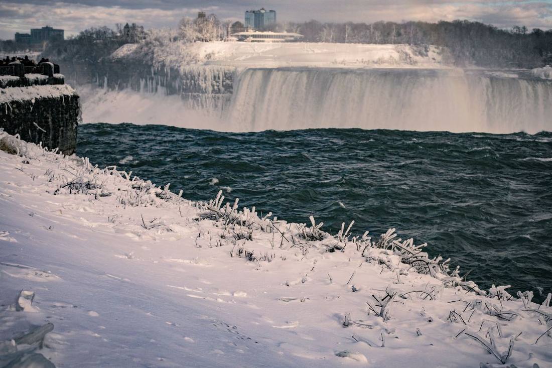 The Niagara Parkway along the river toward the Falls