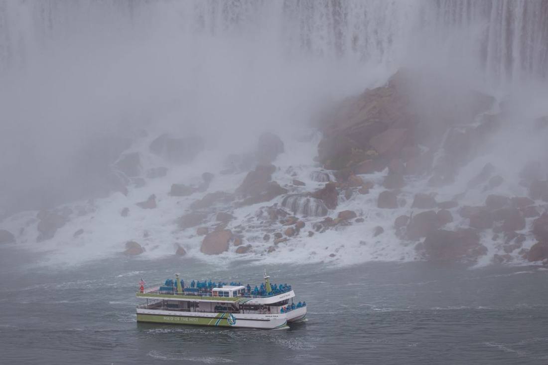 Niagara Falls day trip from Toronto by black car: a full-day itinerary