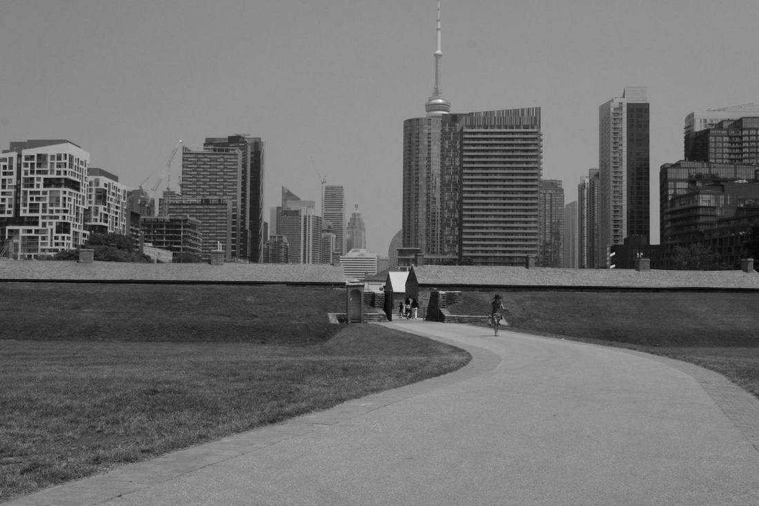 North York by black car: Yonge Street corridor, Bayview Village and the 401
