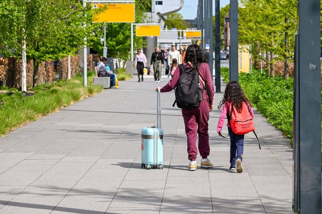 Family airport transfers from Pearson: strollers, six suitcases and the right vehicle