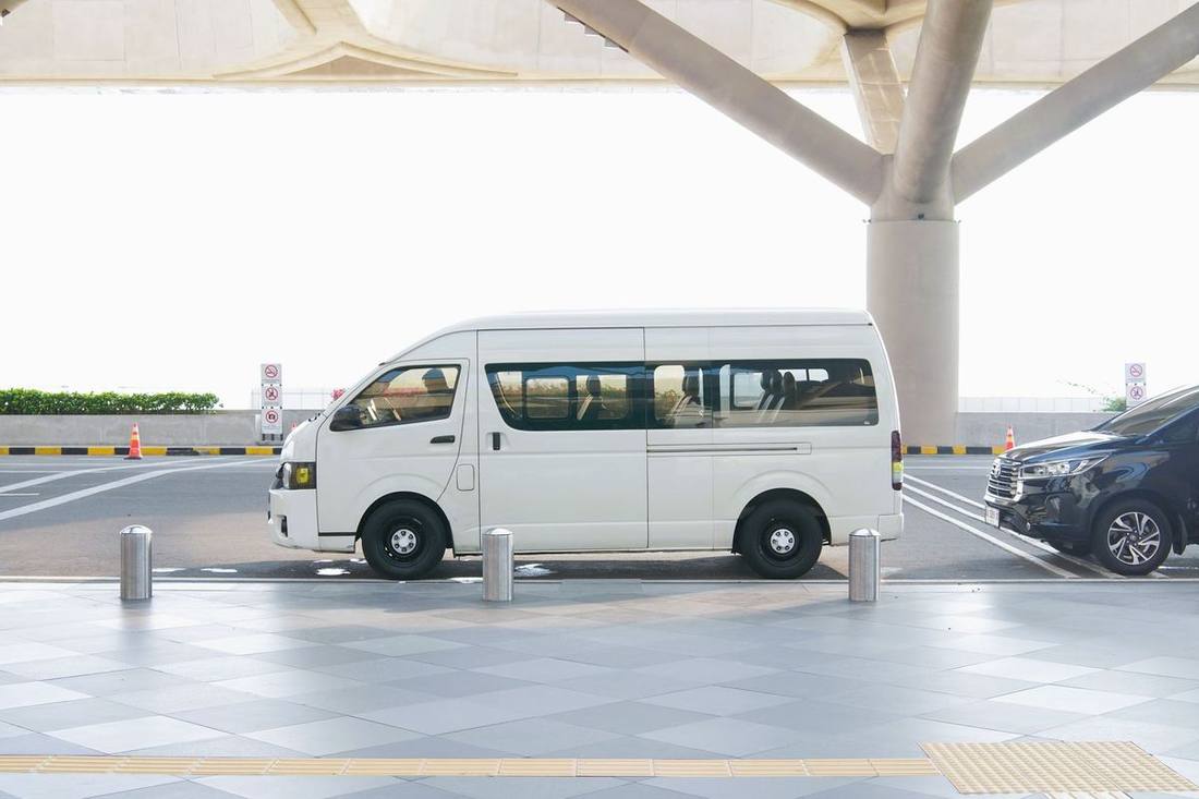 Pearson arrivals: the pre-arranged limo pickup zones, door by door