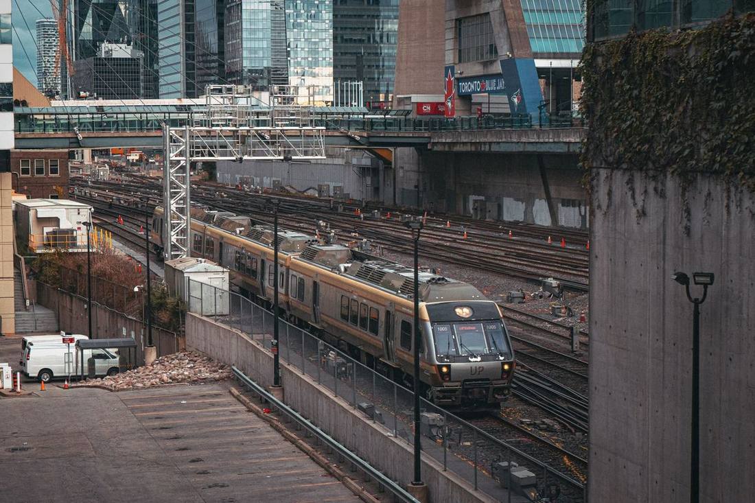 UP Express, taxi, rideshare or black car from Pearson: an honest comparison