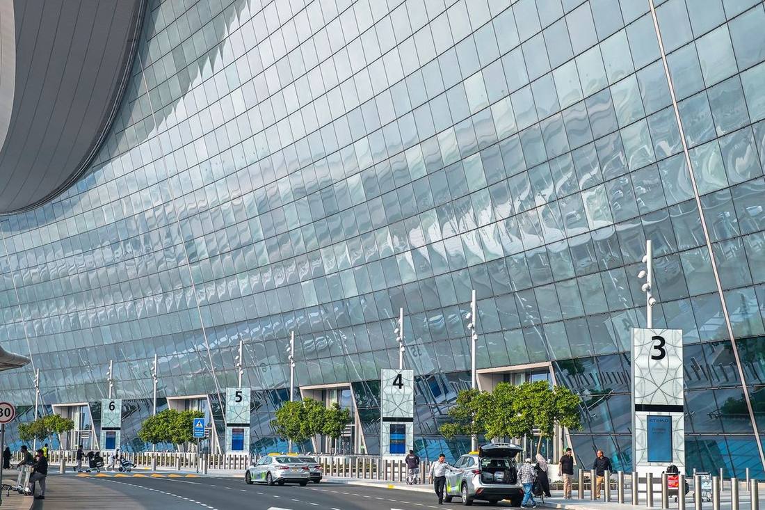 The Terminal Link train between Pearson's terminals