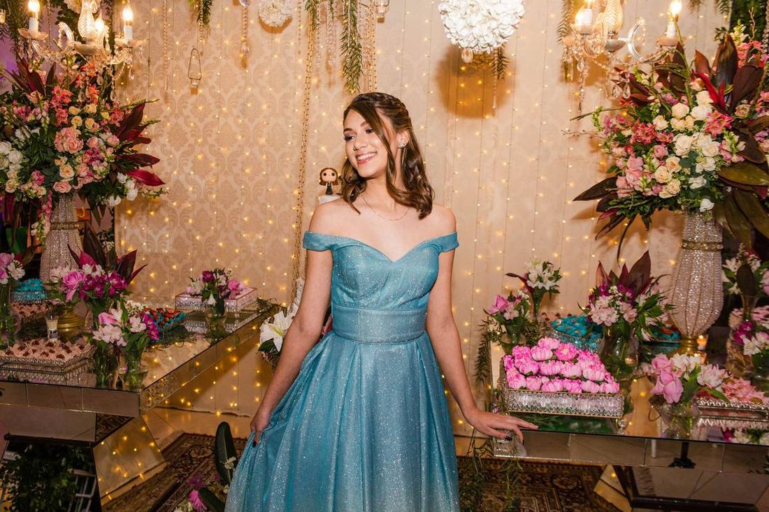 Quinceañera and Sweet 16 celebrations in Toronto by limousine