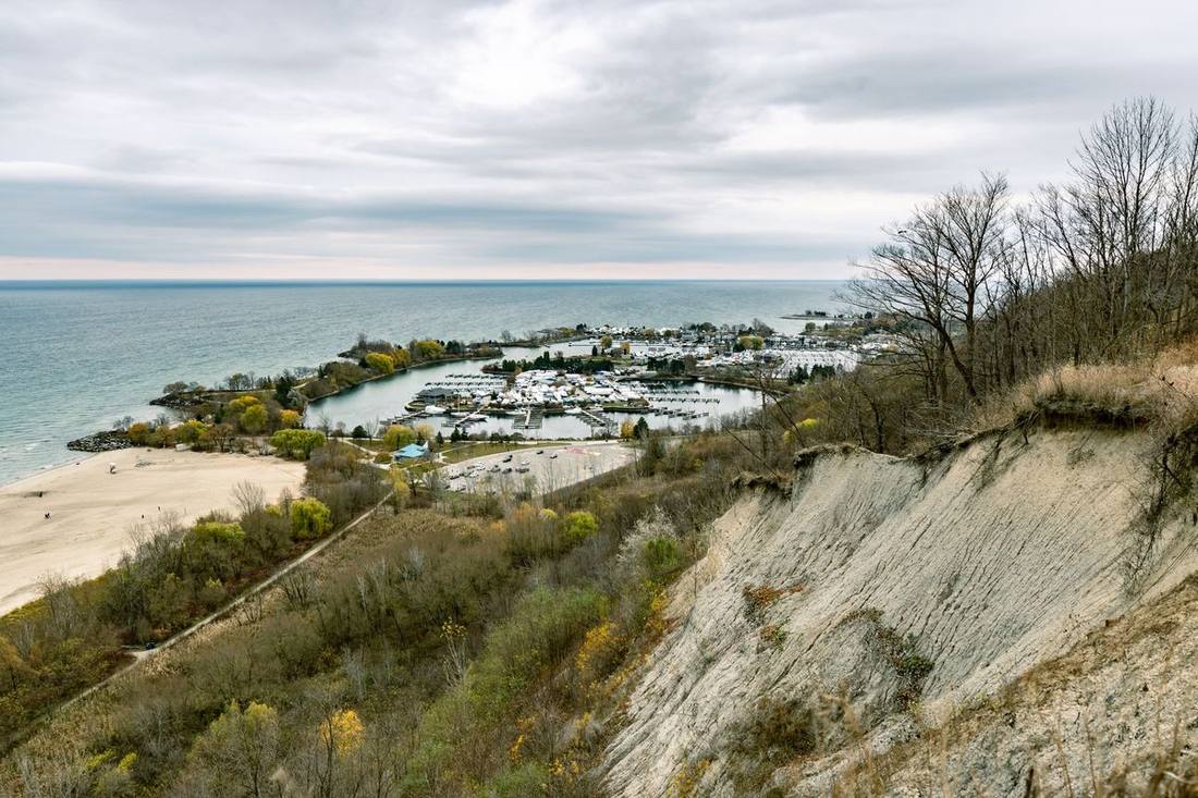 Scarborough black car service: the Bluffs, Scarborough Town Centre and the airport run