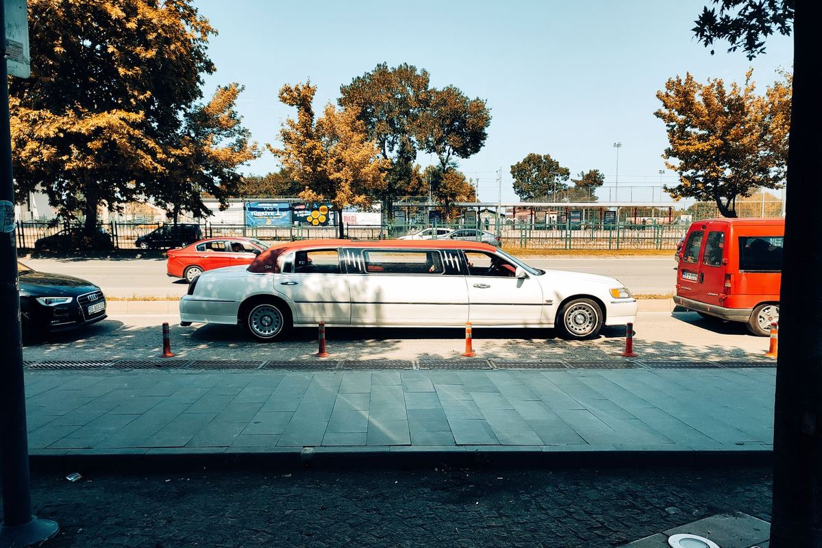 Stretch limousines in Toronto: when the classic still makes sense