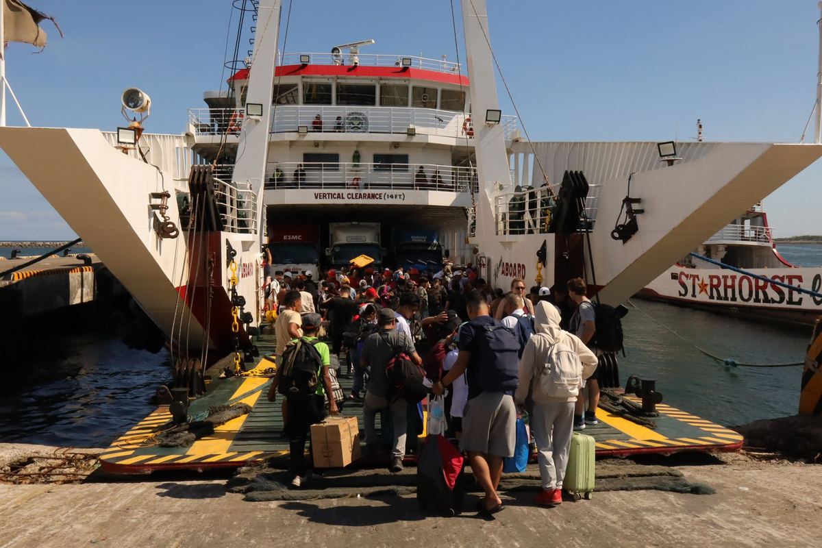 Passengers boarding the Centre Island ferry on a summer morning