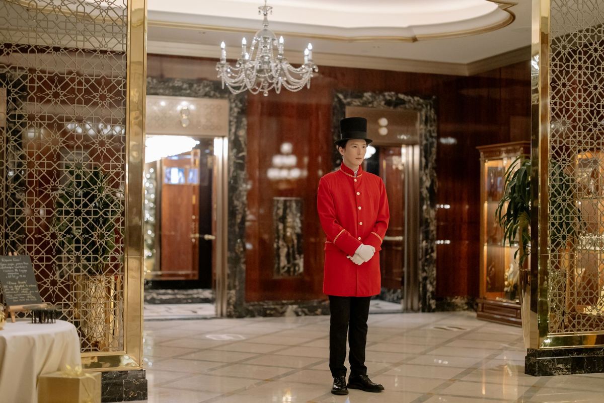 Toronto's luxury hotels and how a chauffeur works with each front door