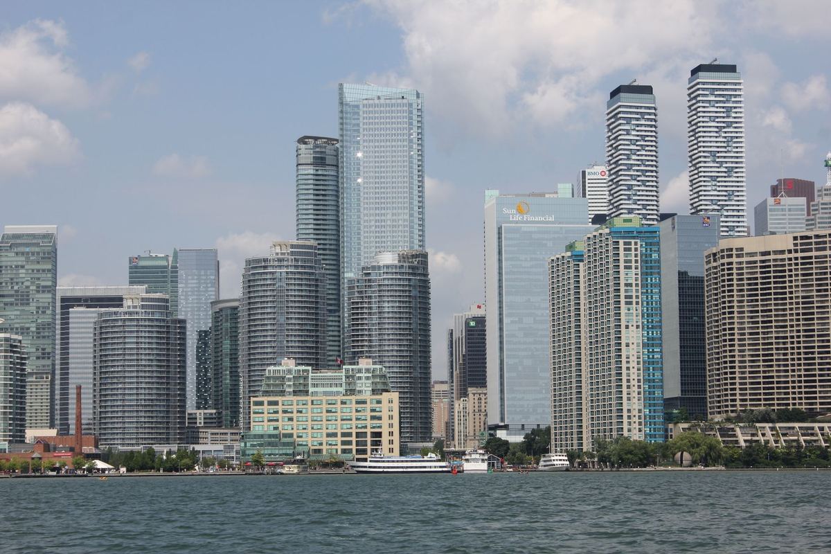 Your first 48 hours in Toronto: a visitor's guide from the back seat