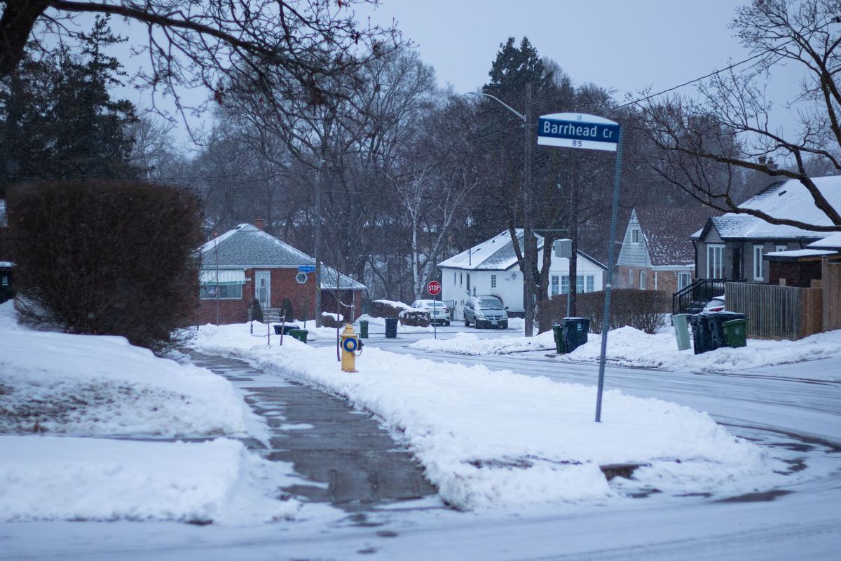 Toronto winters and your black car: snow days, salt and the 30-minute buffer