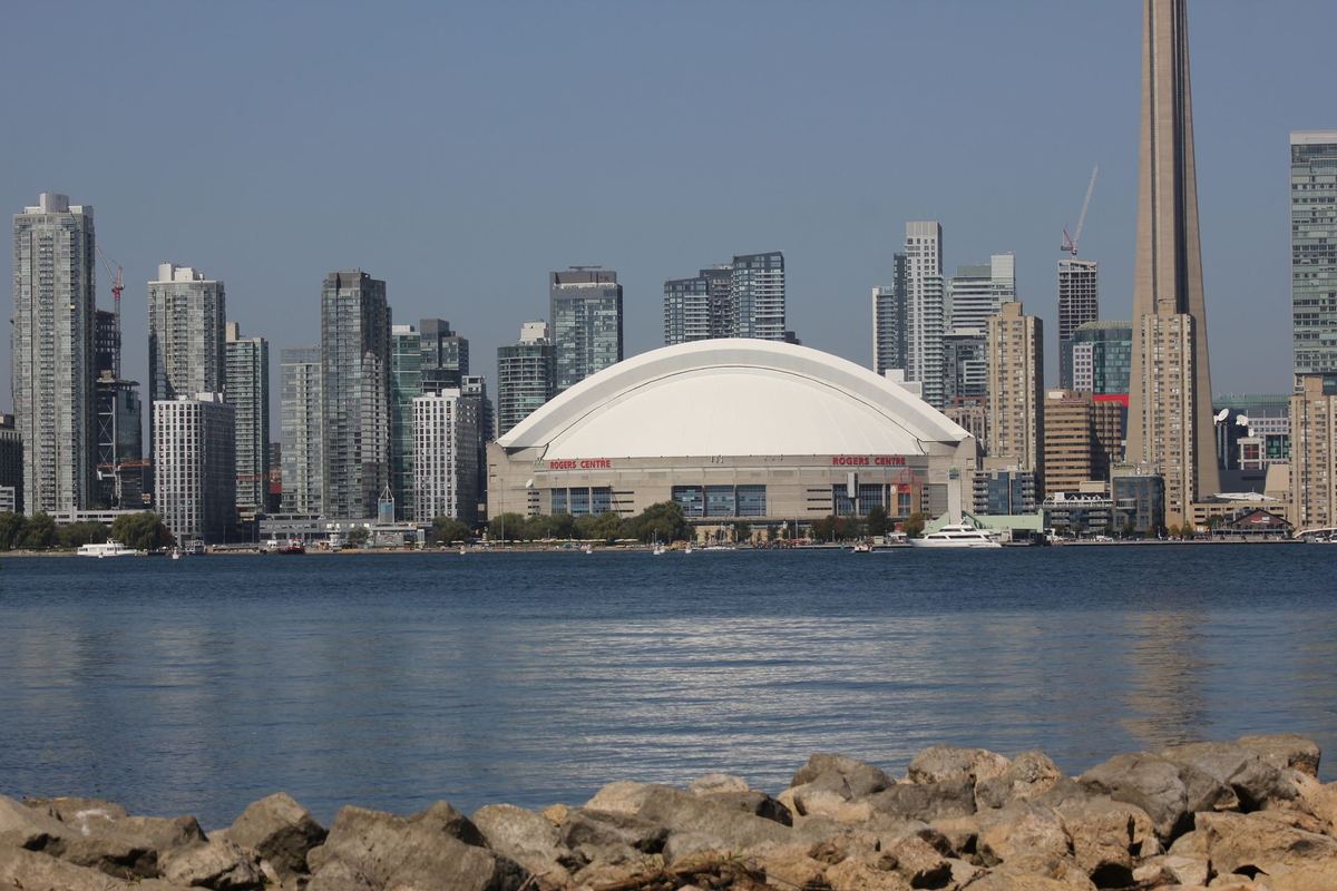 Delegates arriving at the Metro Toronto Convention Centre on a show morning