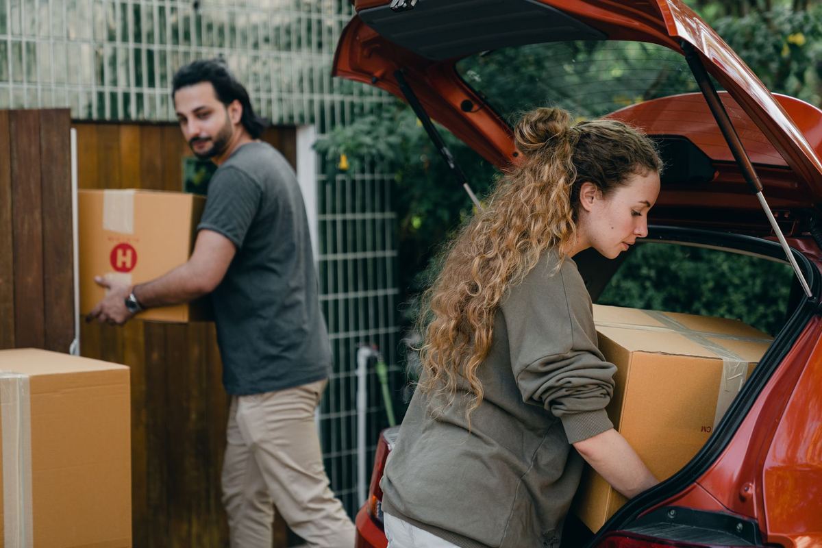 Families unloading at a University of Toronto residence on move-in weekend
