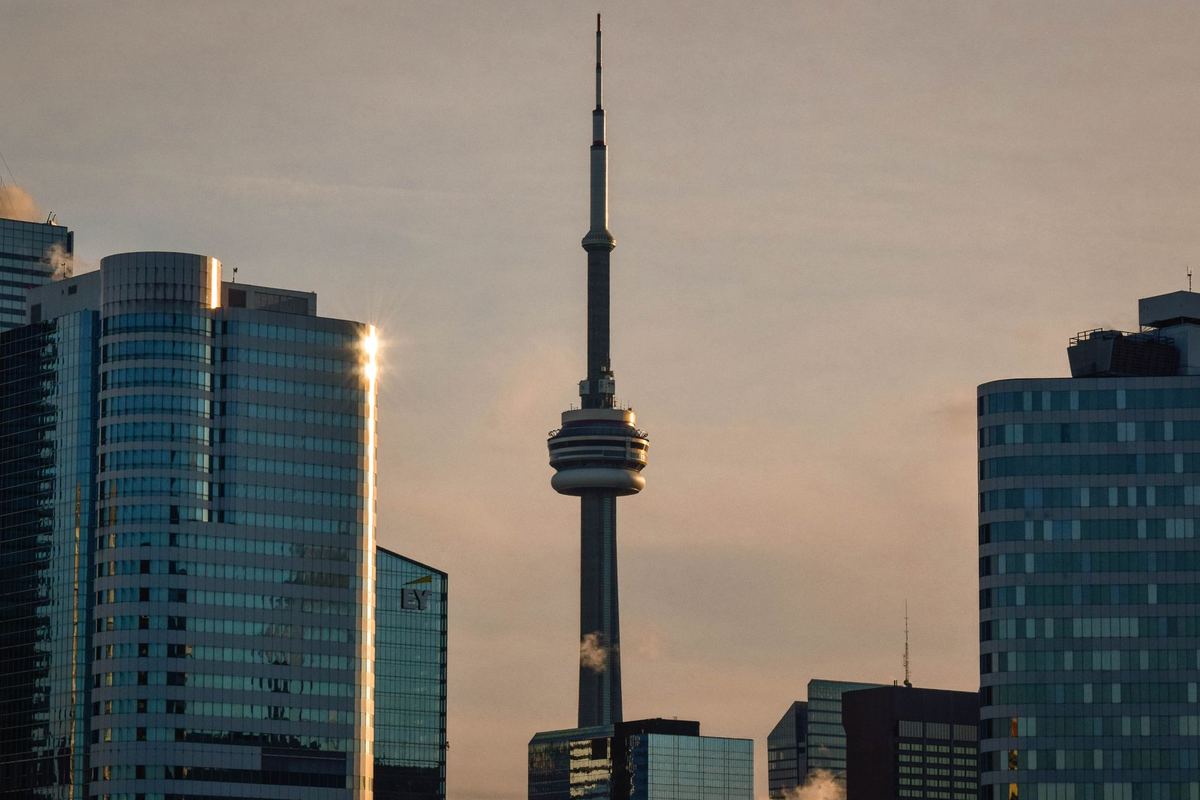 Hosting visiting clients in Toronto: a two-day itinerary by black car