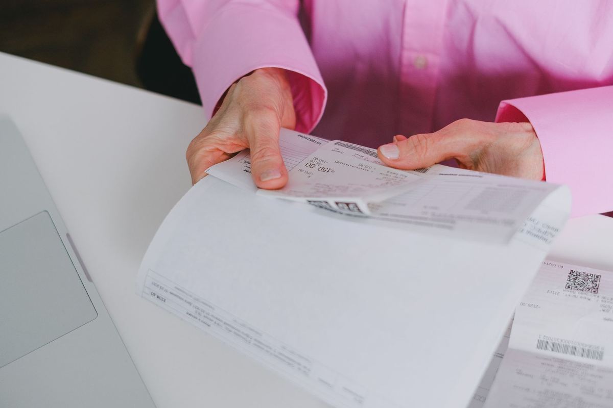 What is included in a Toronto limo fare — tolls, gratuity, wait time and fees