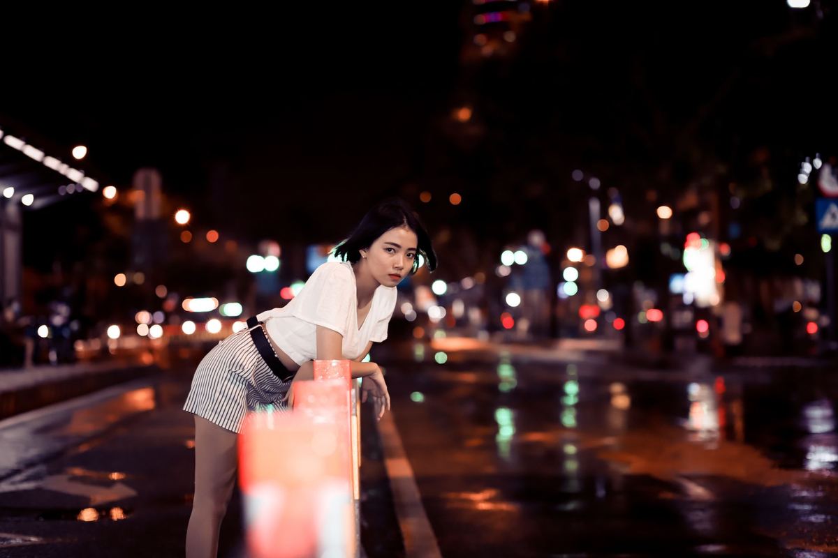 Travelling alone in Toronto: how women use black car service for safety